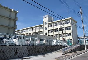神戸市立枝吉小学校<br />
(徒歩5分)