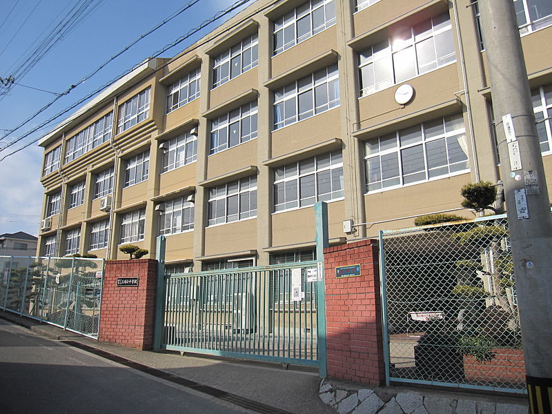神戸市立王塚台中学校<br />
(徒歩23分)