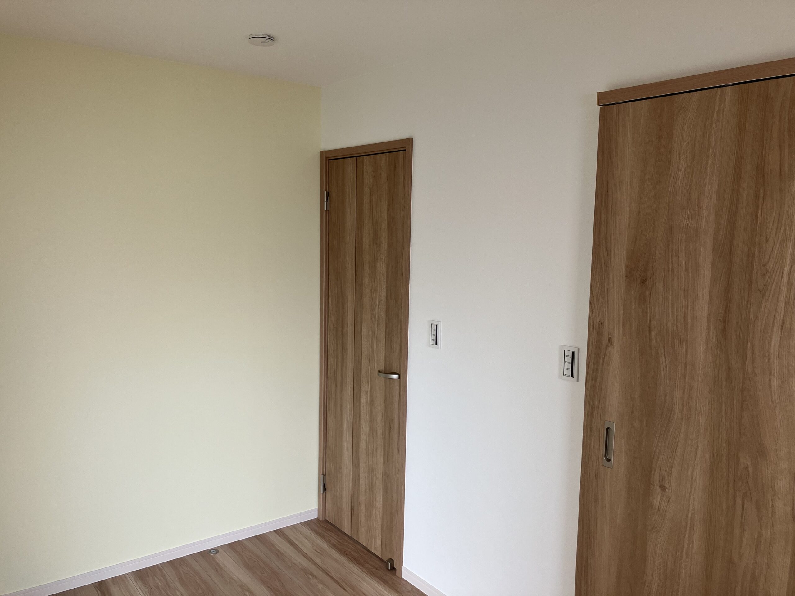Room1(5.0帖)
・二面採光でとっても明るいお部屋です！
・ウォークインクローゼット付きで広々とお部屋を使えます！
